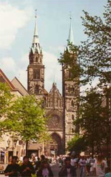 Karolinenstraße mit Lorenzkirche